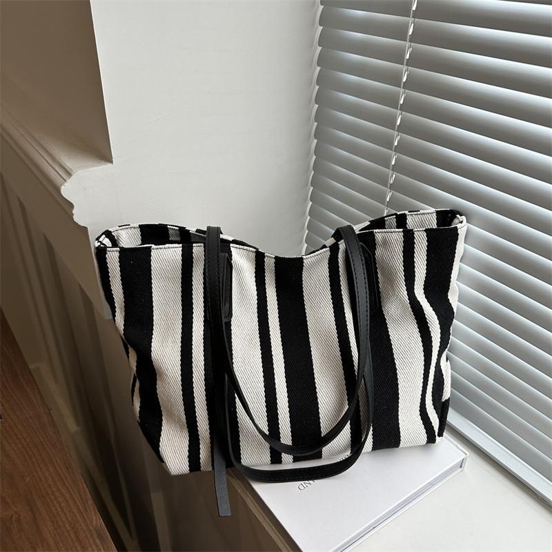 Stylish And Spacious 2024 Summer New Simple Casual Tote Bag For Women In Black And Brown