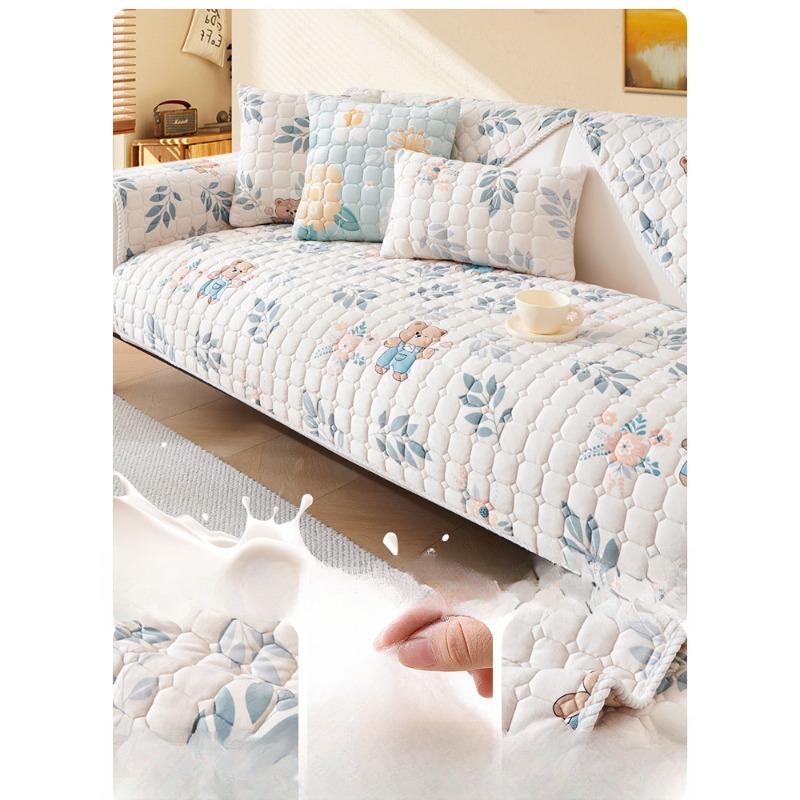 

Cartoon Printed Milk Fiber Sofa Cushion Winter Plush Thickened Non-Slip Leather Cover Autumn Winter Towel Soft Comfort 70*70