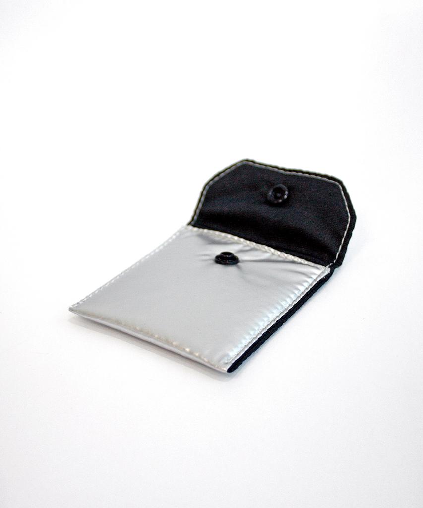 Yellowstone Airpods Pouch - Silver