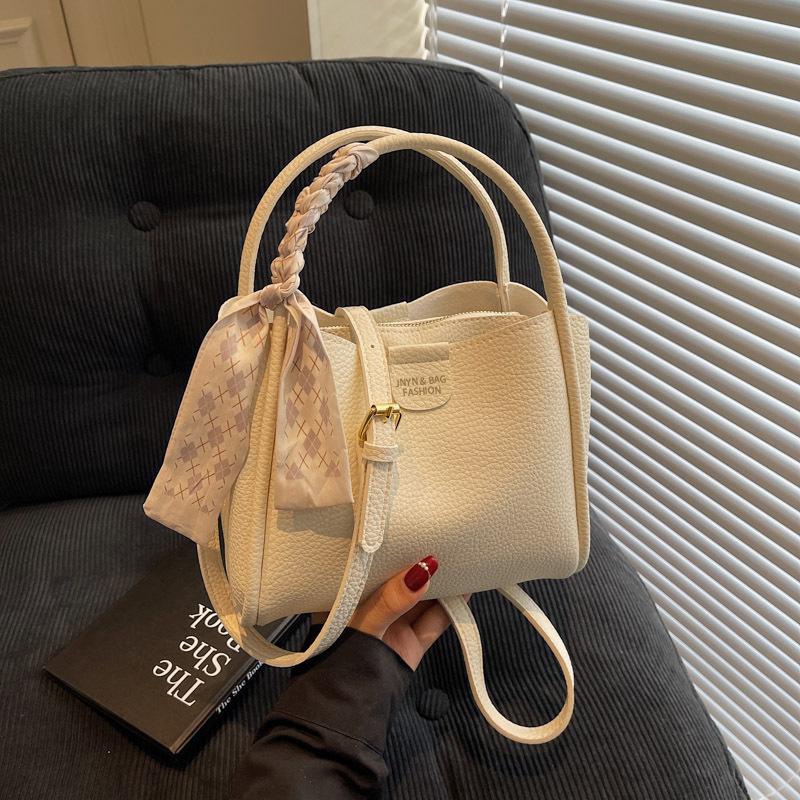 Customer Order Popular Portable Bucket Bag Women's 2025 New Fashion Simple Shoulder Small Bag Commuter Women Messenger Bag