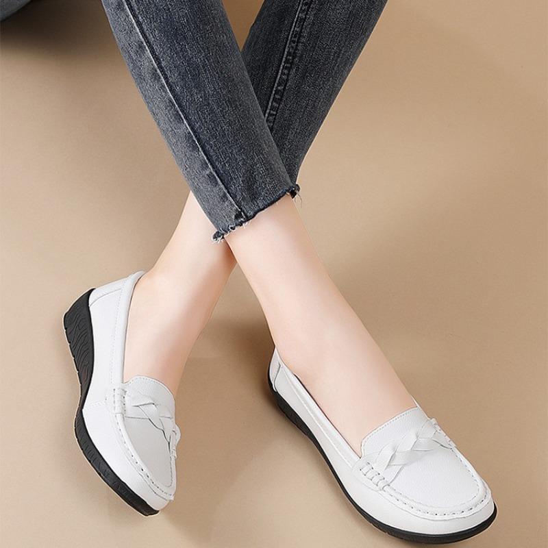 Spring and Autumn Women's Soft Soled Loafers Large Size Leather Casual Shoes Ventilate Slope Heel Nurse Shoes Tenis De Mujer