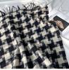 Eleganter Damen-Mehrfarbiger Tartan-Plaid-Schal mit Quastenfransen, Nicht dehnbar, Warmer dekorativer gewebter Schal für lässiges Wochenende, Winddicht, Weicher Komfort