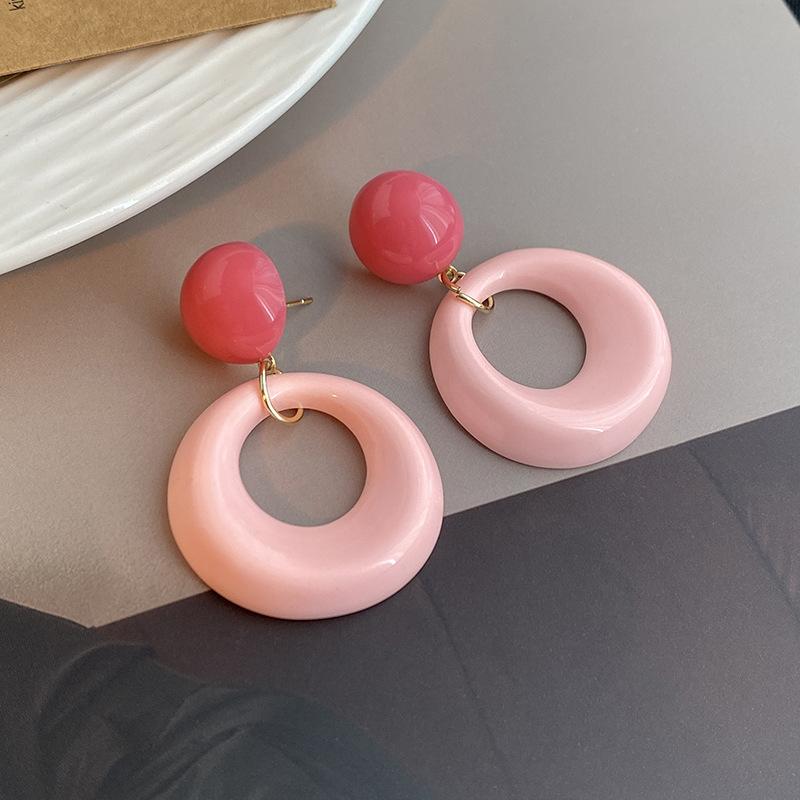 Francuskie Kolorowe Kolczyki Koła Damskie Małe Świeże Kontrastujące Kolczyki Proste Geometryczne Uniwersalne Kolczyki w Stylu Wakacyjnym