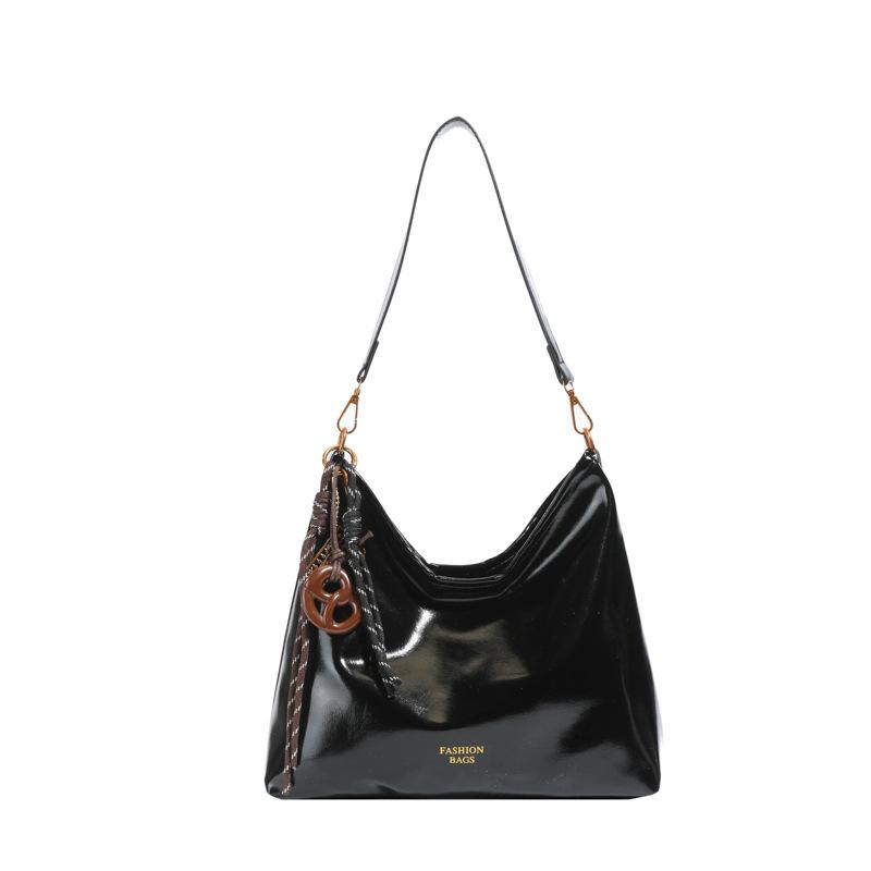 Retro large-capacity messenger bag women s autumn simple and versatile underarm bag commuter texture shoulder bag