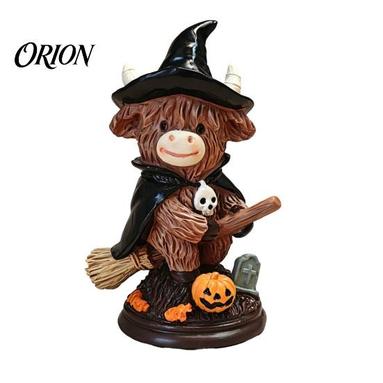 Cute Cow Sculpture Highland Figurine, Halloween Witch Pumpkin Skull Statue, Resin Scottish And Skeleton Figurine Ornament for Calf Lovers, Shelf, C
