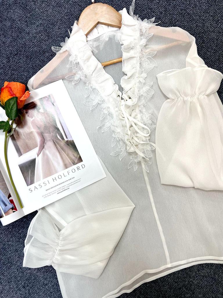 Mulberry Silk French Retro V-Neck Lace Lantern Sleeve Shirt