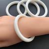 Natürliches Xiuyan-Jaspis-Tuschewasch-Armband - Feiner Ding-Dang-Stil, Eis-Transparente Oberfläche, Weißer Eis-Jadit für Damen.