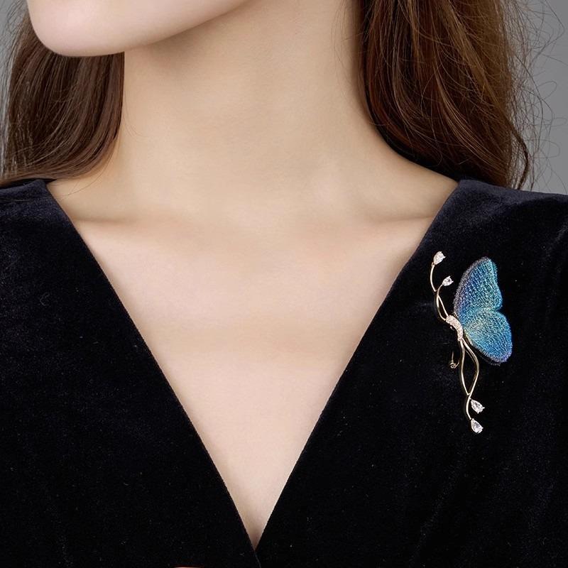 The First Butterfly Brooch Is A High-end Women's Exquisite Embroidered Butterfly Brooch with A Niche and High-end Design Sense