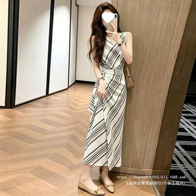 Urlaubsstil gestreiftes Kleid Damen Sommer Neues Design Gefühl Ärmellos Taille Rock Ausländischer Stil Schnürung Langer Rock