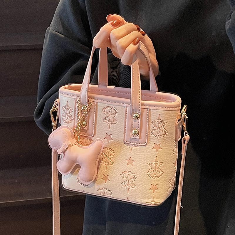Hot-selling Korean Version of High-end Embossed Fashion Portable Bucket Bag Casual Versatile Commuter Temperament Messenger Bag Woman