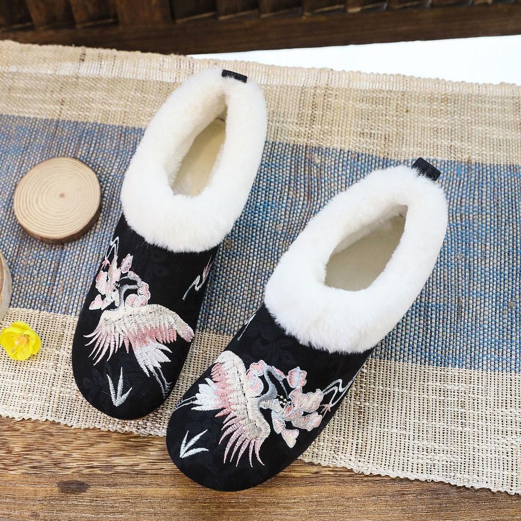 Women's Snow Boots Autumn New Plush Inner Lining Women's Cloth Shoes Retro National Style Low Heel Embroidered Shoes