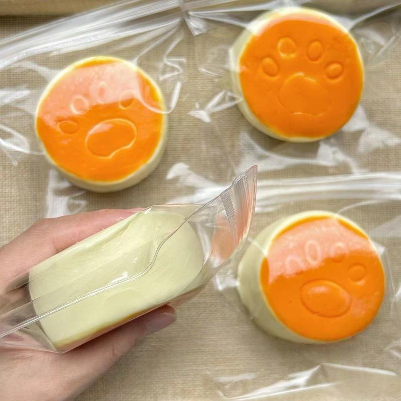 [J] 1Pcs Handmade Cake Food Grade Silicone Creative Decompression Artifact Gift Slow Rebound Decompression And Kneading Toy