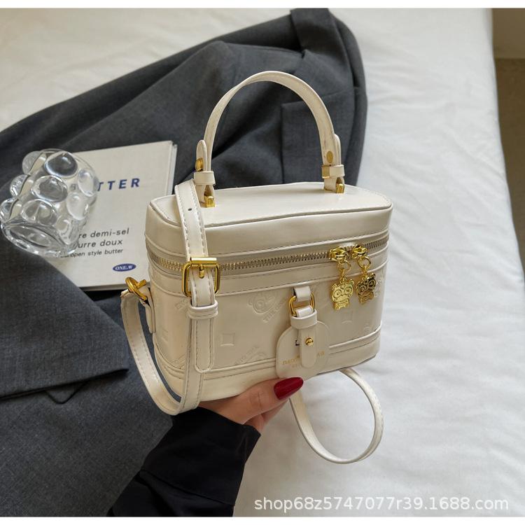 2025 new small bag women's fashion niche design portable small square bag retro texture shoulder messenger box bag