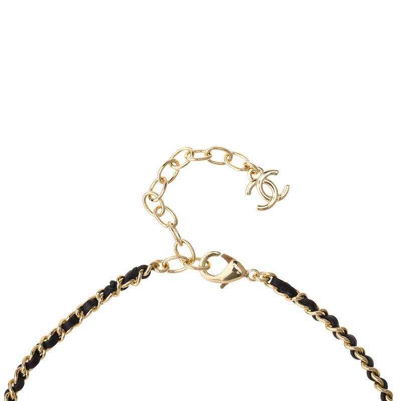 Chanel [Primavera ed Estate 23] 23P logo a doppia C bottone girocollo collana in metallo da donna oro/nero