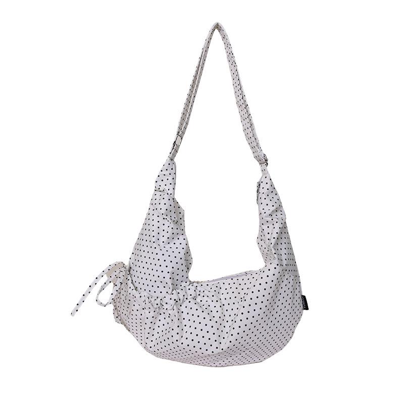 Schoudertas met Polka Dots in Koreaanse Stijl voor Dames - Gepersonaliseerde Geplooide Crossbody Tas voor Werk, Reizen en Uitjes.