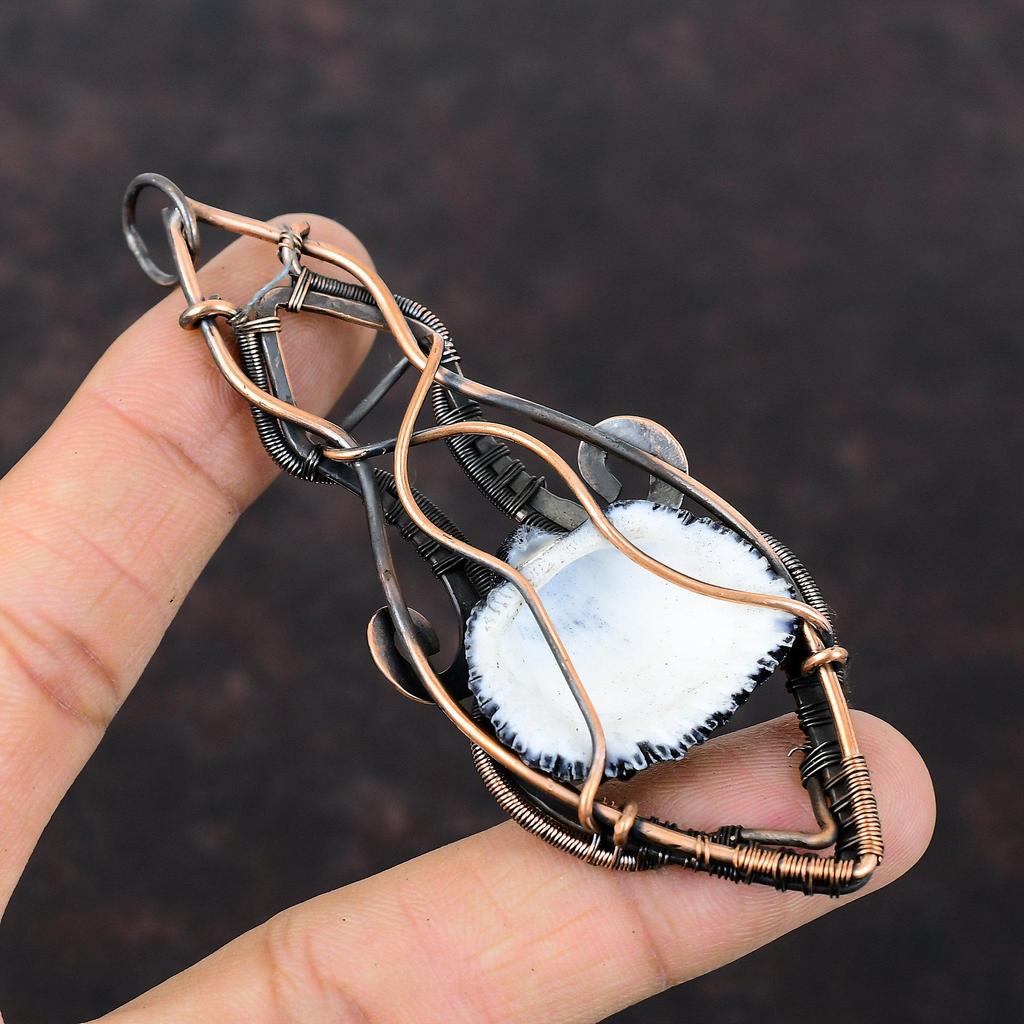 Titanbeschichteter Muschelanhänger Kupferdraht umwickelter Anhänger Handgefertigter Schmuck Echter Edelsteinanhänger Wunderschöner Kupferschmuck Geschenk für Mutter