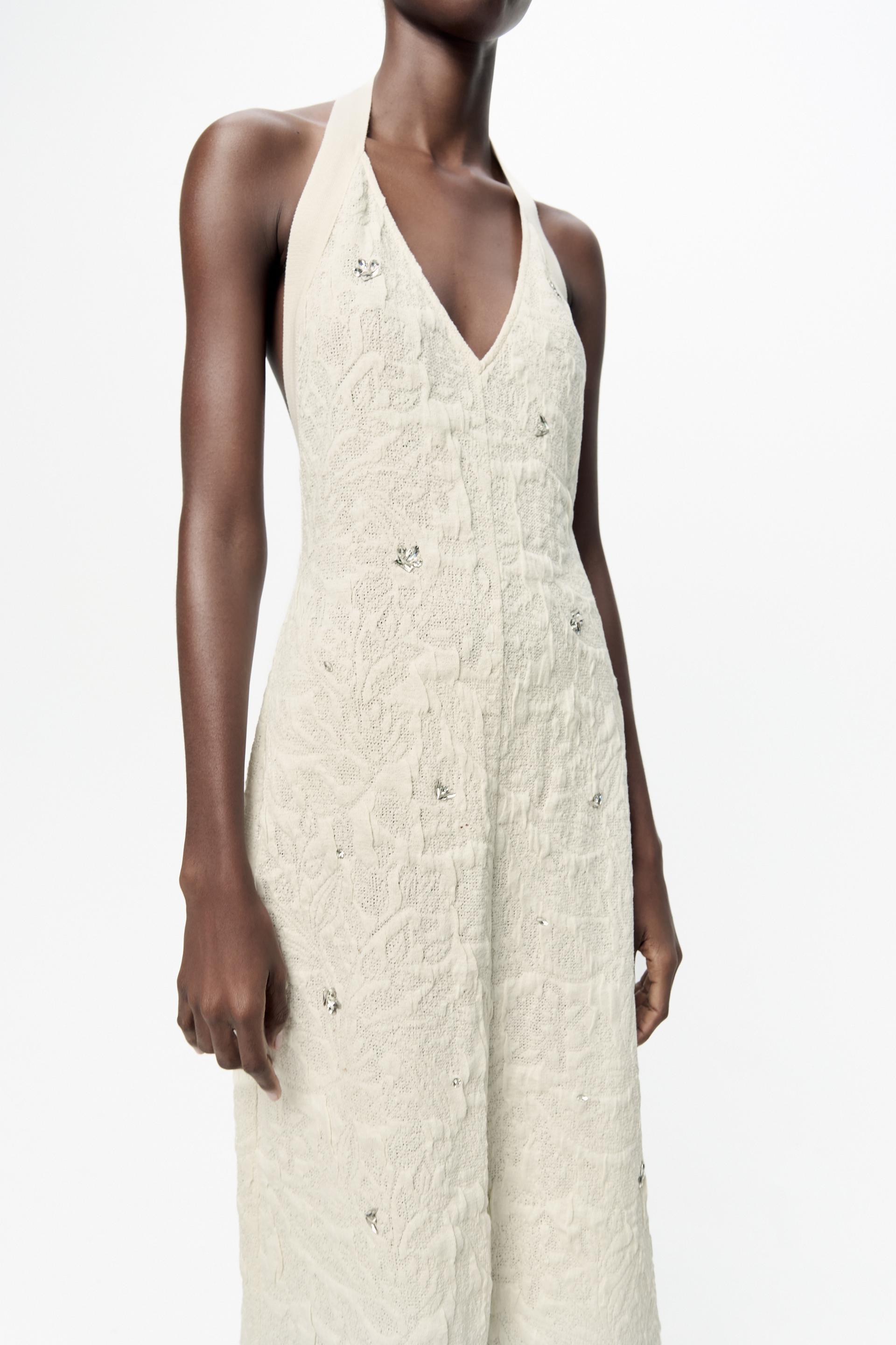 

ФАКТУРНОЕ ПЛАТЬЕ СО СТРАЗАМИ