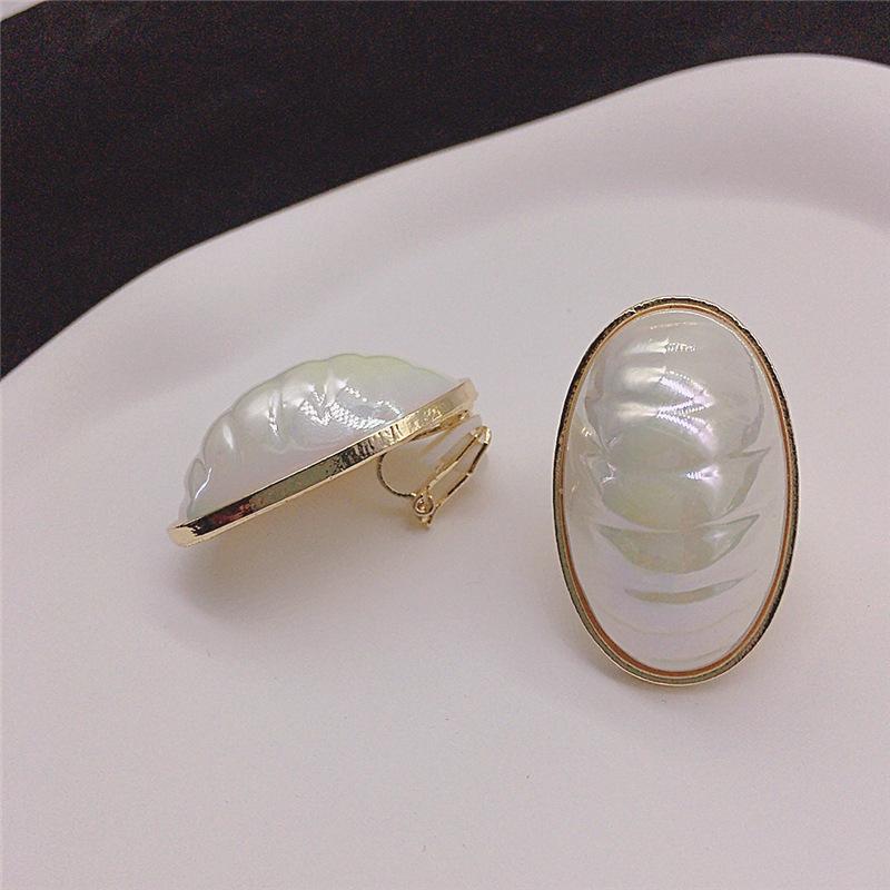 Vintage Imitation Pearl Earrings Without Piercing Exaggerated Fashion Earrings for Women