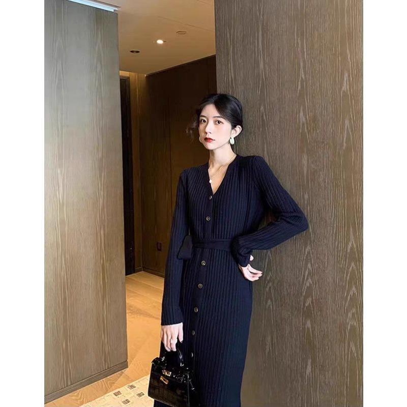 

Ранняя осень черный свитер вязаный V-образный вырез внутренний с низом длинное платье с пальто женская зимняя одежда S синий