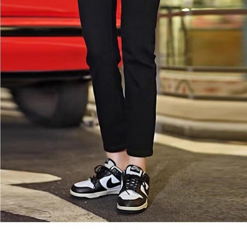 2025 Spring/Summer Women's Black Cigarette Straight-Leg Jeans - Slim Nine-Point Style