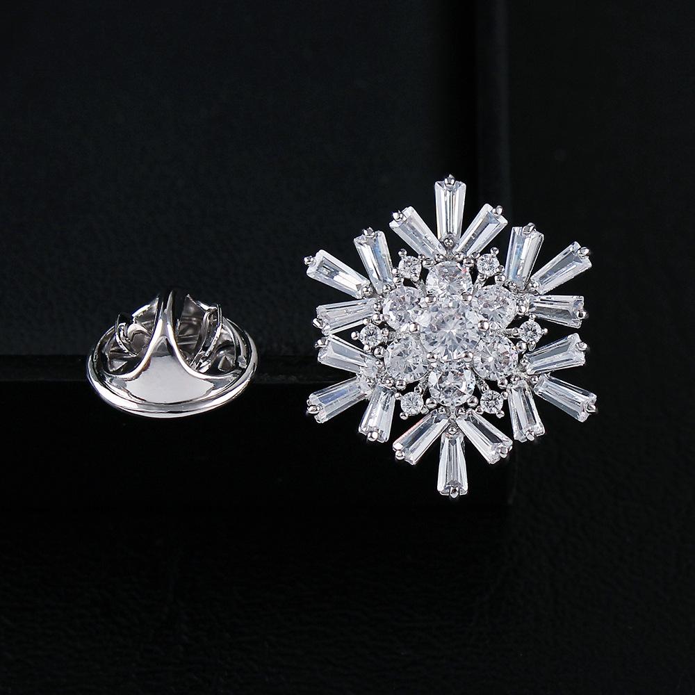 High-End Japanese Korean Snowflake Brooch for Women: Gold-Plated with Micro-Inlaid Zircon, Anti-Exposure Pin