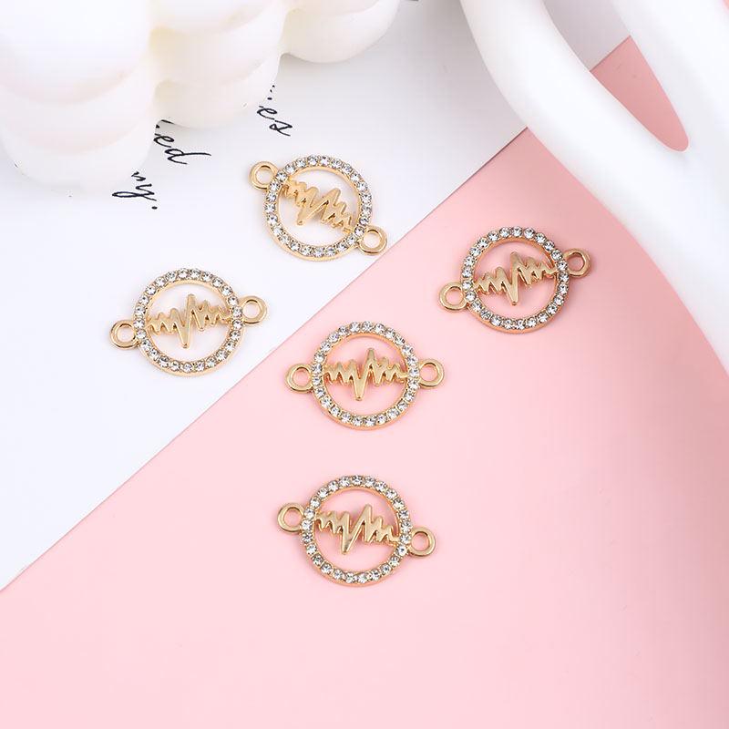 

Кулон-подвеска из сплава со стразами в виде бабочки с голубыми глазами и двойным крючком, в различных стилях