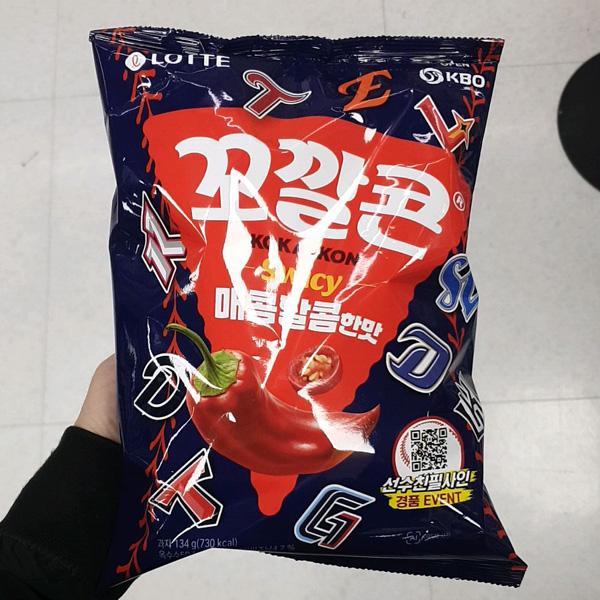 Lotte Ggogalcon Spicy & Sweet Corn Chips 134g