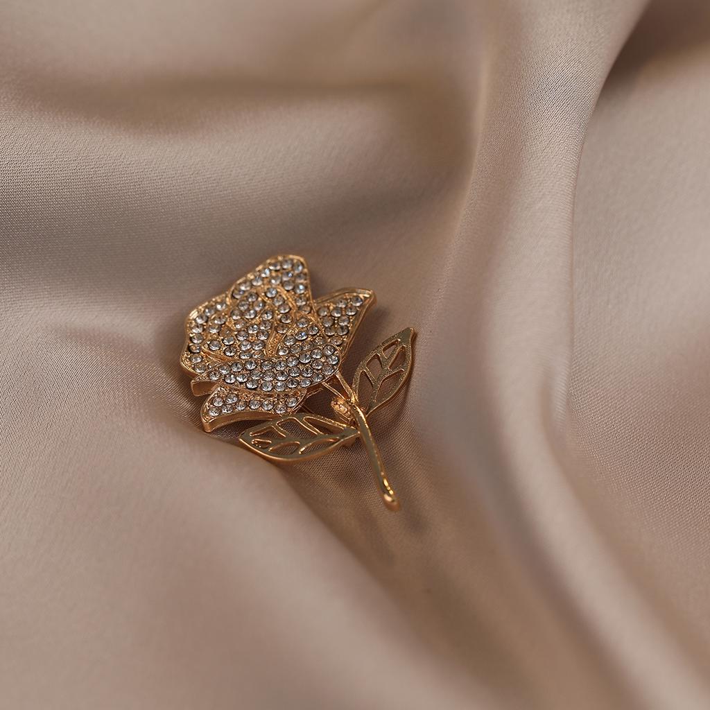 Vielseitiges Temperament Rose Anti-Licht Brosche High-End-Gefühl Leichter Luxus High-End Damenanzug Brosche Mode Personalisierter Anstecker