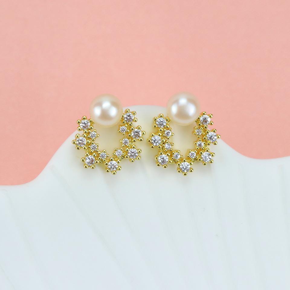 French Retro Freshwater Pearl & Zircon Stud Earrings - Exquisite Light Luxury Accessories for Women