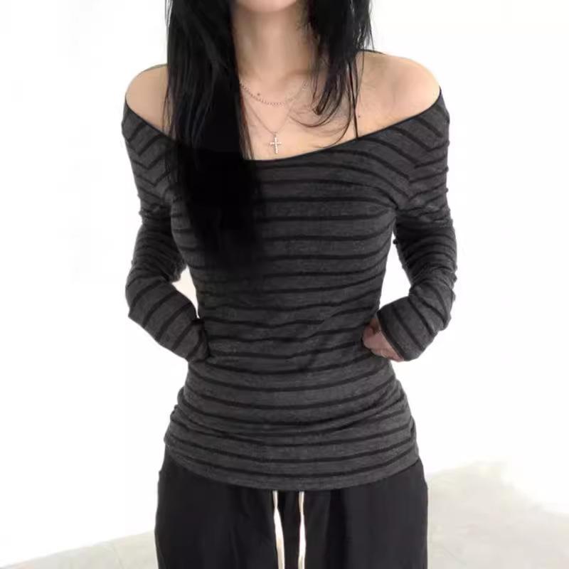 Europäische und amerikanische gestreifte leichte und dünne vielseitige Bluse mit großem Rundhalsausschnitt, kontrastfarben und figurbetont, kann ein schulterfreier Pullover sein, gestrickt
