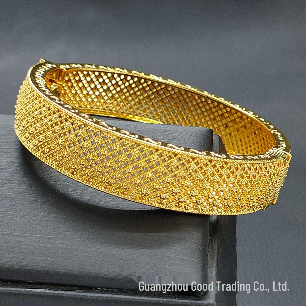 24k Gold Carved Buckle Bracelet: Fade-Resistant Women's Middle East Dubai Jewelry In Vietnamese Sand Gold