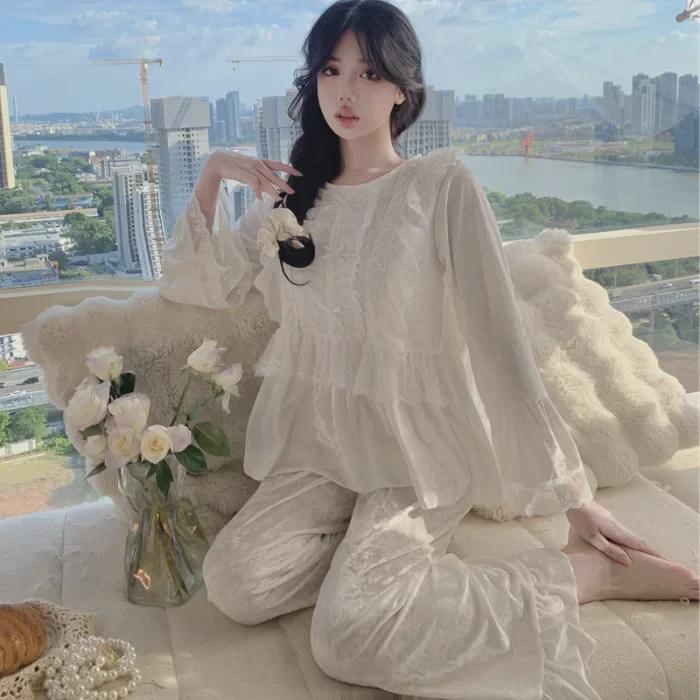2024 Women's Gold Velvet Pajamas Set: Lace-Trimmed Long-Sleeve Top & Trousers, Autumn/Winter Court Style