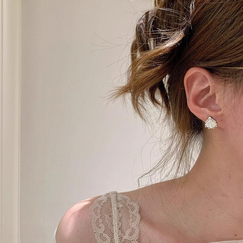 Light luxury and exquisite Fine Sparkling shell earrings for women new in White Fritillaria earings stud wedding jewelry gifts