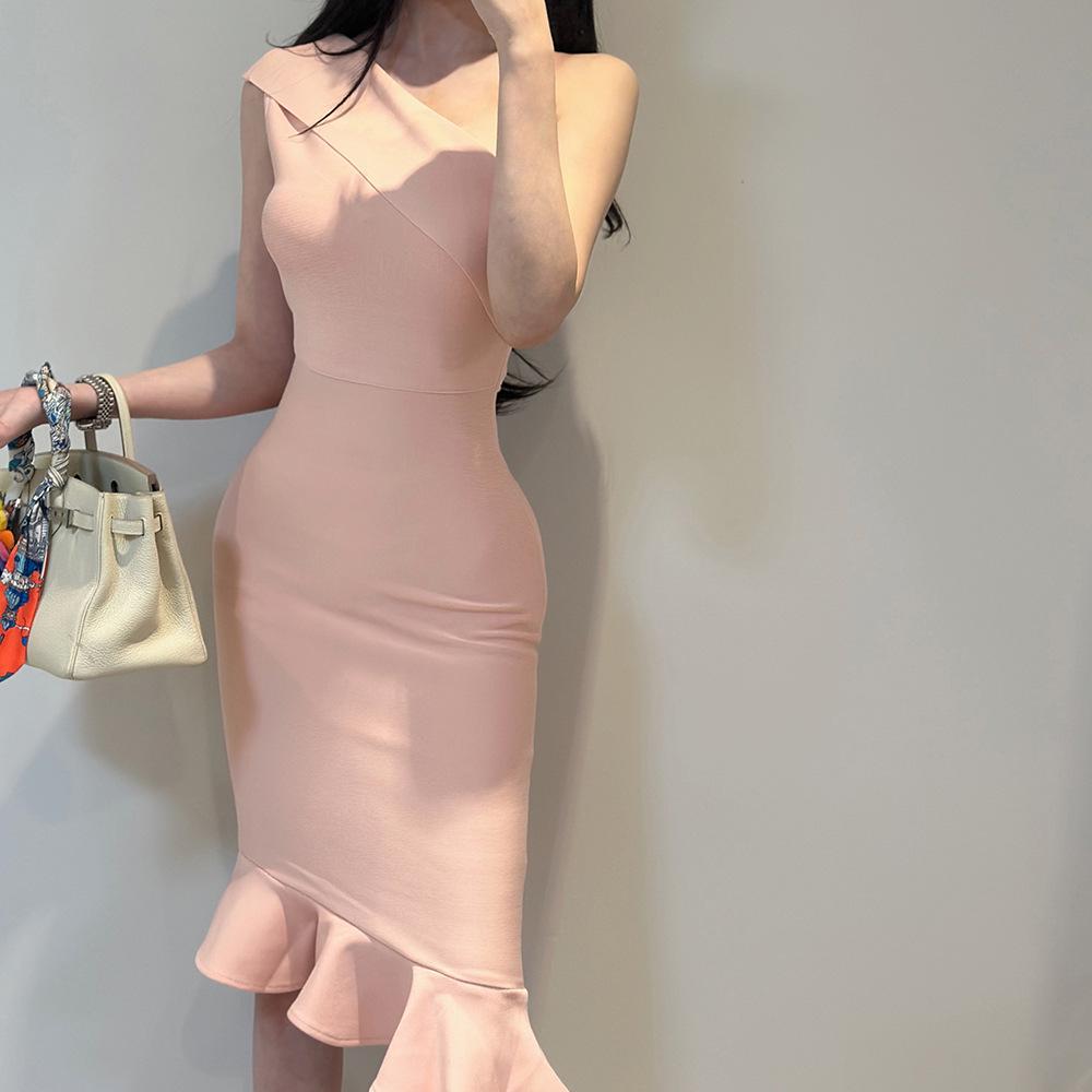 

Valentine s Day Elegant Pink One-Shoulder Fishtail Bandage Dress, Waist-Cinched and Hip-Hugging Design. Small розовый