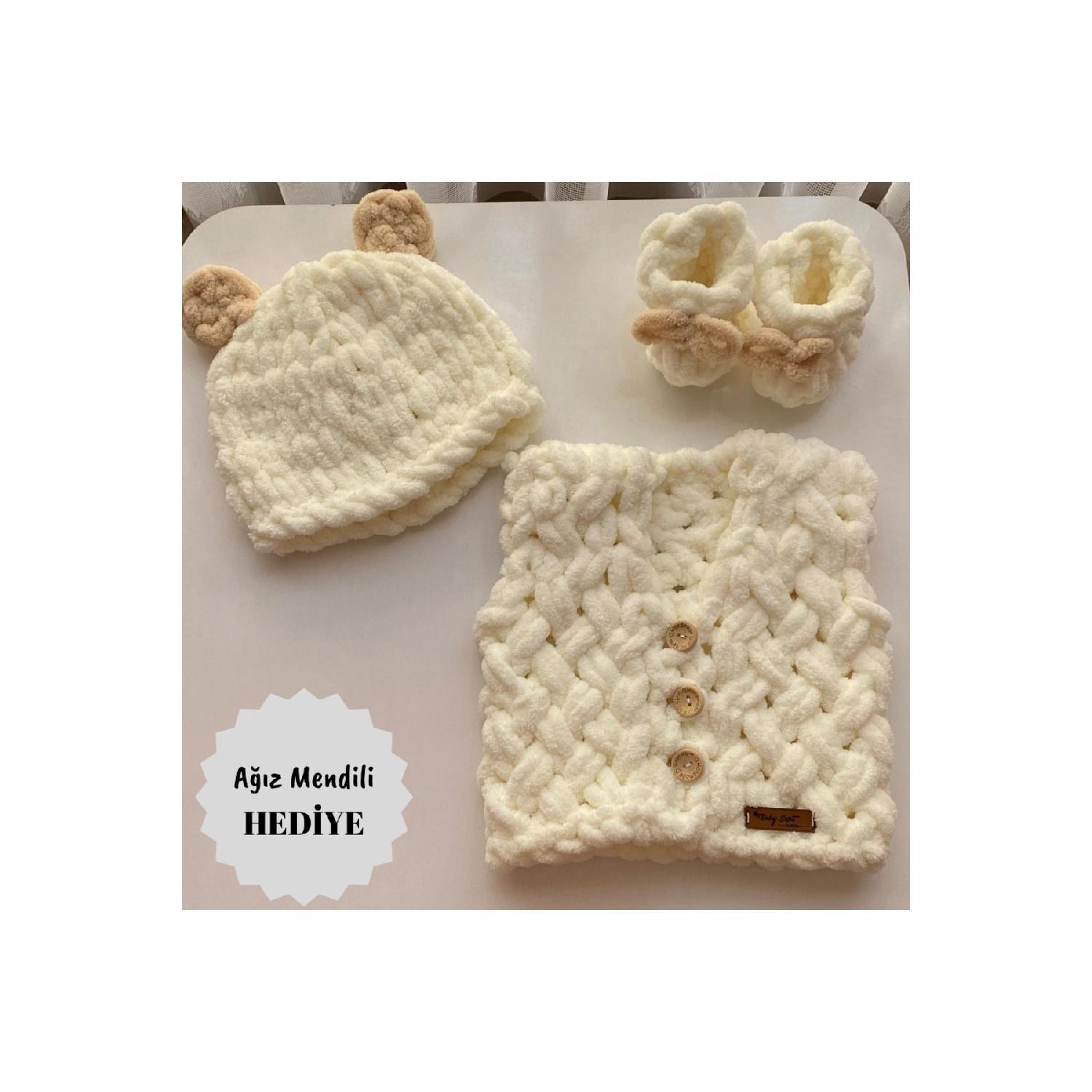 

Комплект берета с пышным жилетом ручной вязки и пинетками 0-3 AY