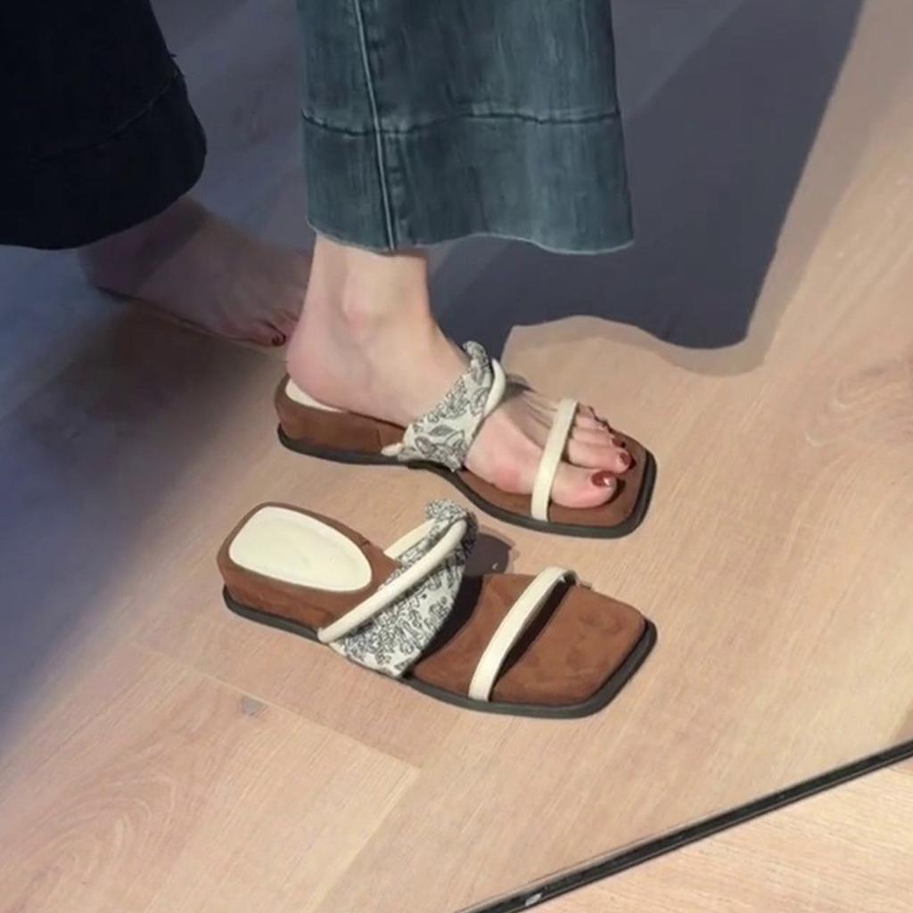Thick-soled Open-toed One-word Cool Slippers Women's Wear Square Head Temperament Slippers Vacation Beach Shoes