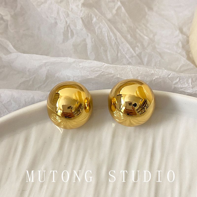 

Niche Style Metal Semisphere Female Retro round Studs Gold