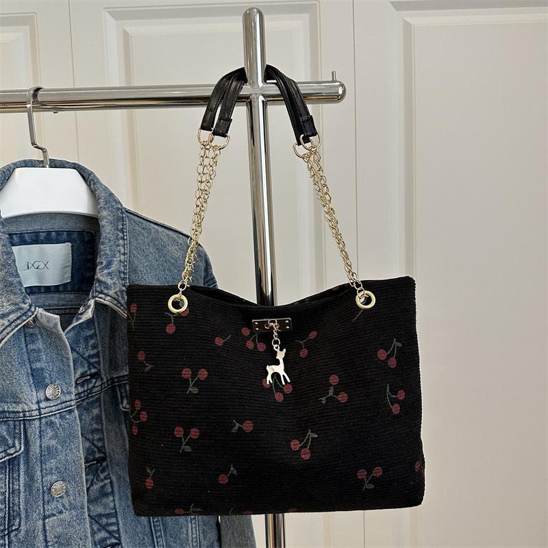 

2025 корейская летняя новая женская повседневная сумка через плечо большой вместимости с принтом вишни, маленькая свежая литературная сумка-тоут чёрный