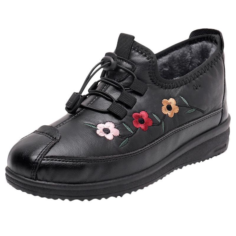 Old Beijing cloth shoes women's winter middle and old shoes with velvet warm soft sole waterproof and non-slip elderly cotton shoes