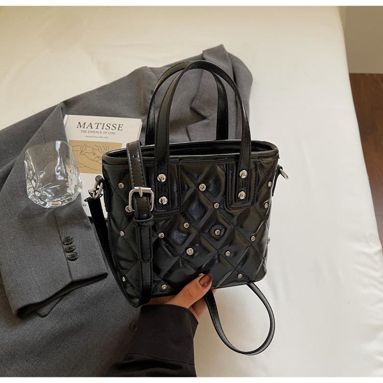 Korean version of bright diamond diamond bucket bag women's 2025 summer new fashion foreign style shoulder bag high value messenger bag