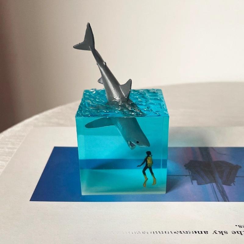 Creative Whale Ornaments Ocean Cubes Resin Luminous Ornaments Handcrafted Artworks Home Desktop Decorations Birthday Gifts