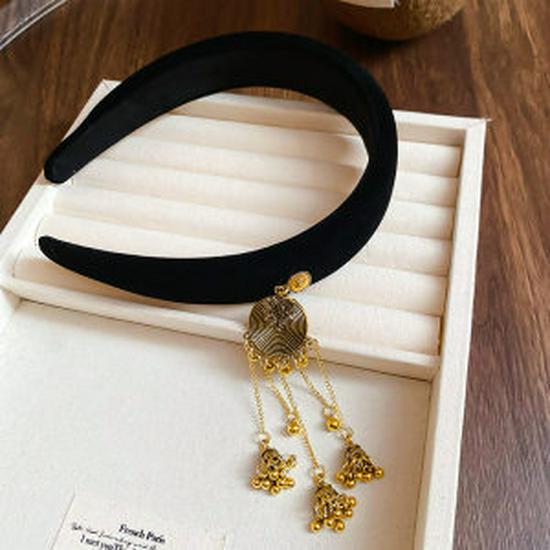 Fascia colorata con diamanti scintillanti: Accessorio di moda alla moda