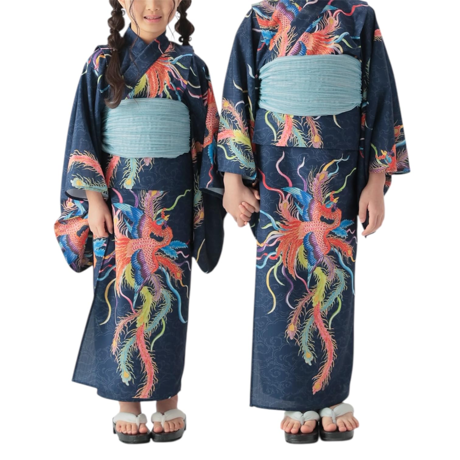 

Уникальный и неповторимый дизайн от художника Kutani ware Daiki Kutani комплект юката и оби с дизайном Феникса [KUTANI×KIMONO]. Дети (2 куска).