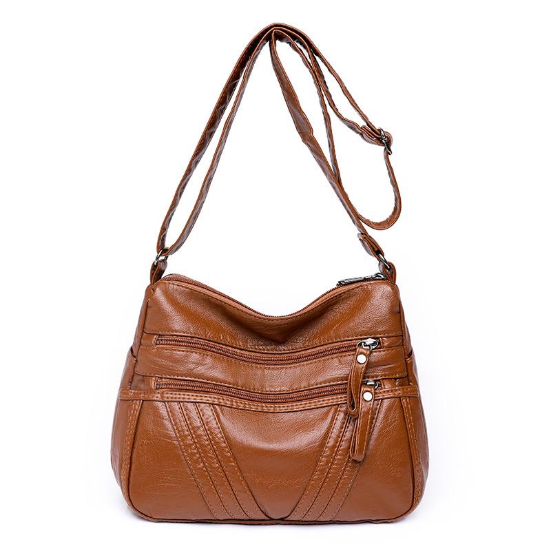 Damska skórzana torba dla matki w średnim wieku. Torba na ramię typu crossbody. Torba z wieloma kieszeniami