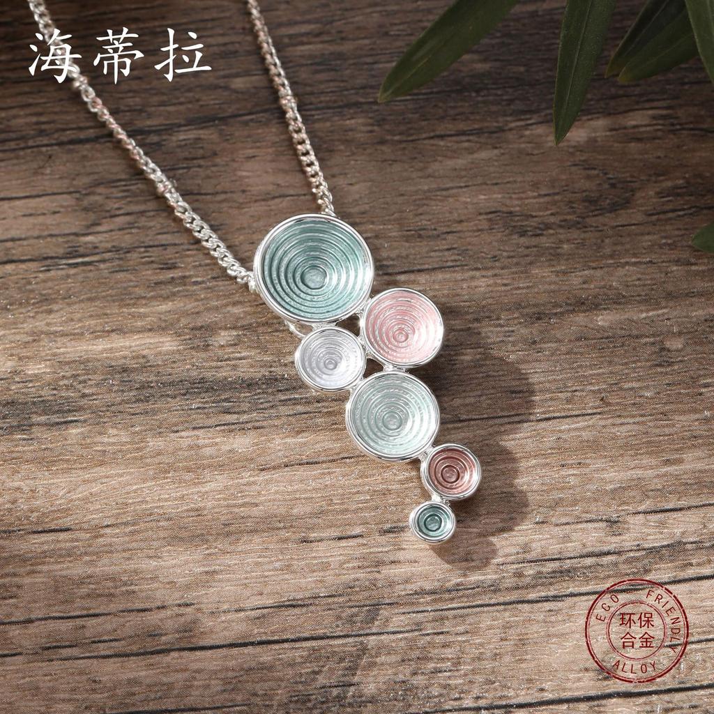 Neuer geometrischer Emaille-Ringe Anhänger, einfacher, kleiner und frischer vielseitiger Mehrlagen-Ringe Halskette für Damen