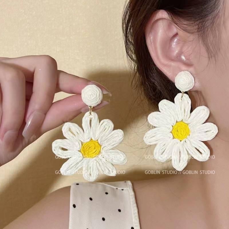 Straw Exaggerated Dopamine Flower Hand-Woven Earrings Holiday Seaside Fresh Fashion Ear Jewelry