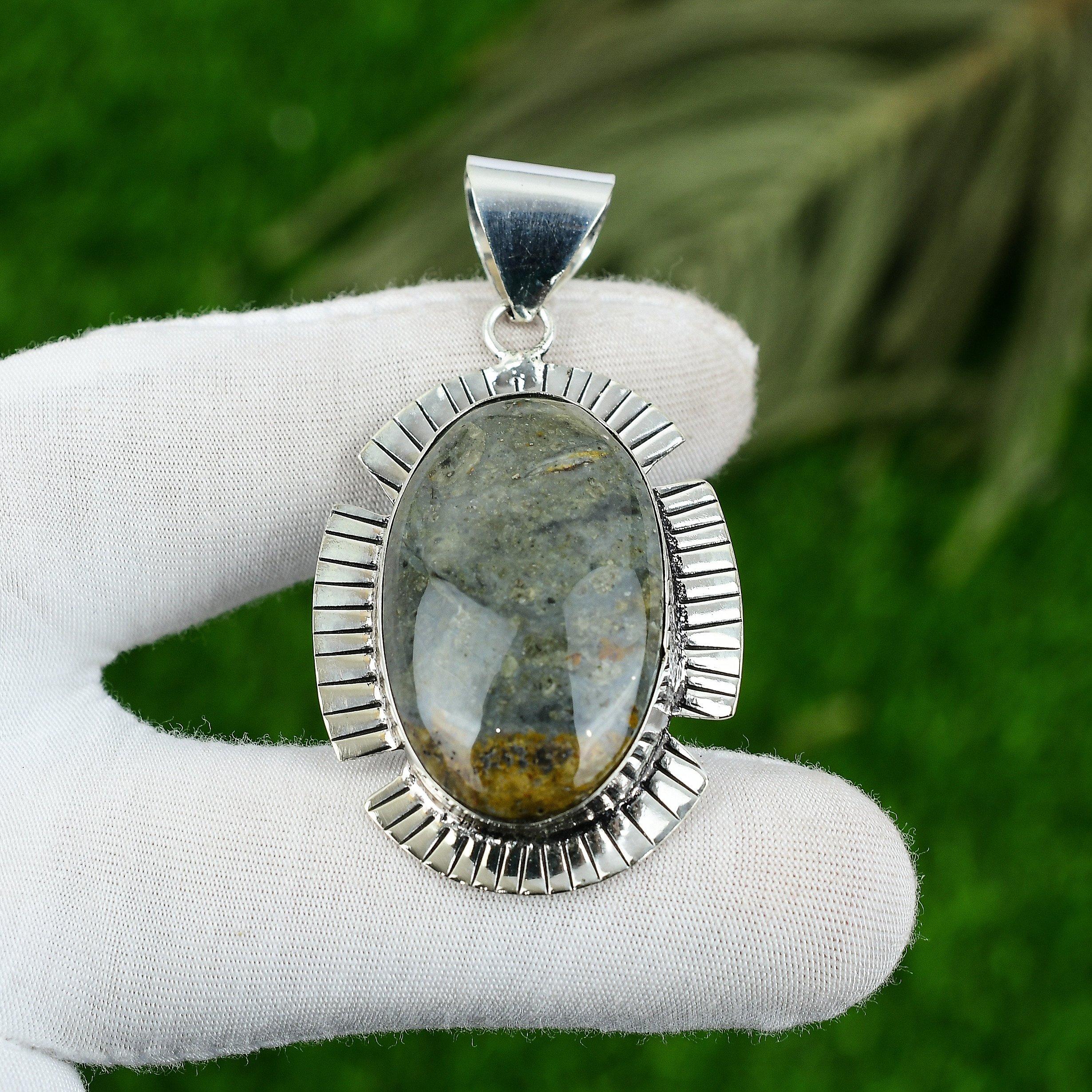 

Подвеска из стерлингового серебра с овальным полихромным яшмовым камнем в безеле, подарок на день рождения маме