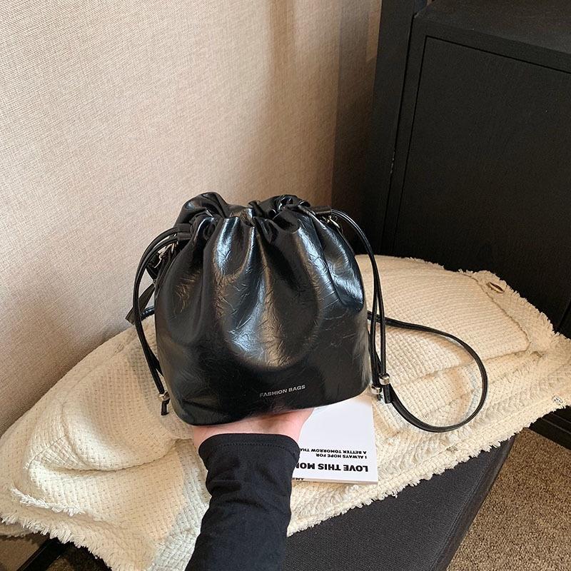 IELGY Retro Versatile Bag, Korean Version Commuter Drawstring Bucket Bag, Versatile Shoulder Messenger Bag