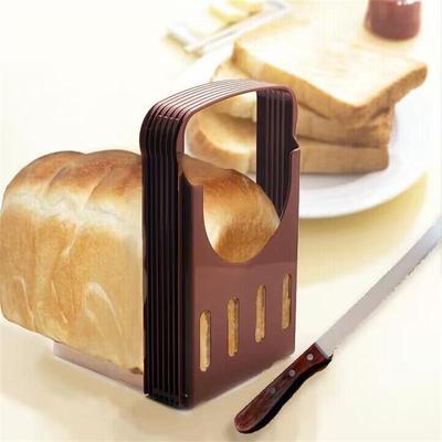 Kaffeefarbener Brotschneide-Ständer & Backwerkzeug