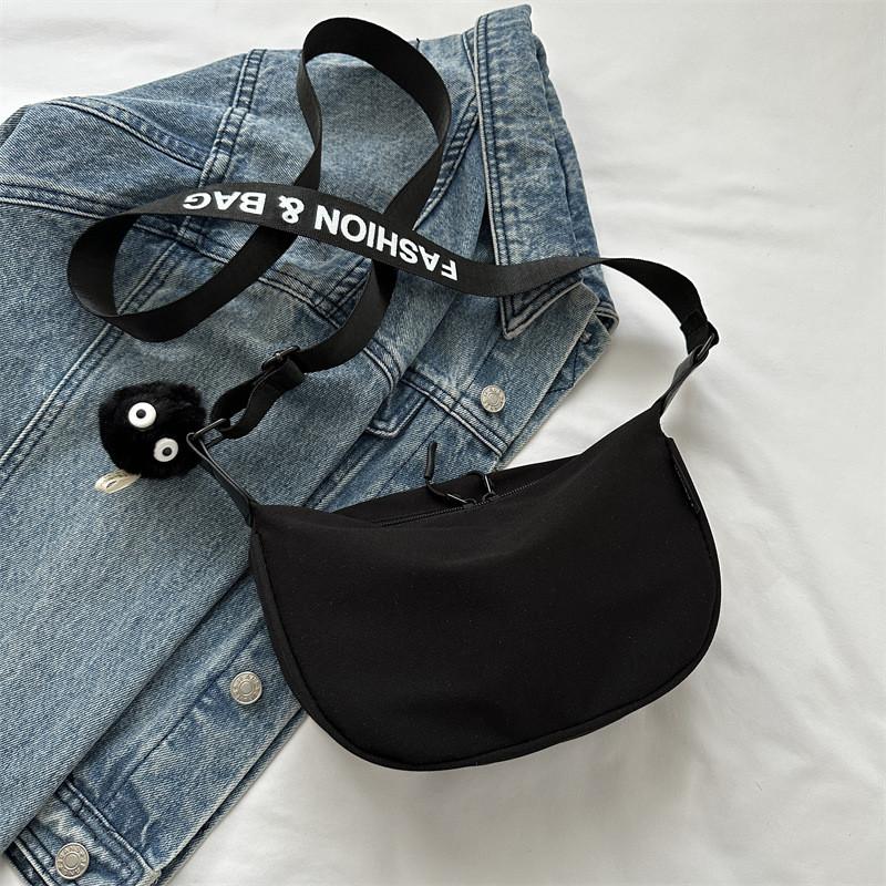 

Stylish Minimalist Canvas Shoulder Bag For Women In Black And White Perfect For Everyday Use Without Pendant